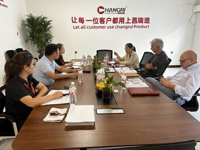 昌瑞爐業喜迎意大利尊貴客戶，共啟井式升降爐采購新篇章